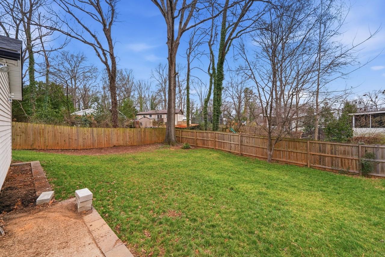 4212 Hammett St - Photo 5 of 25