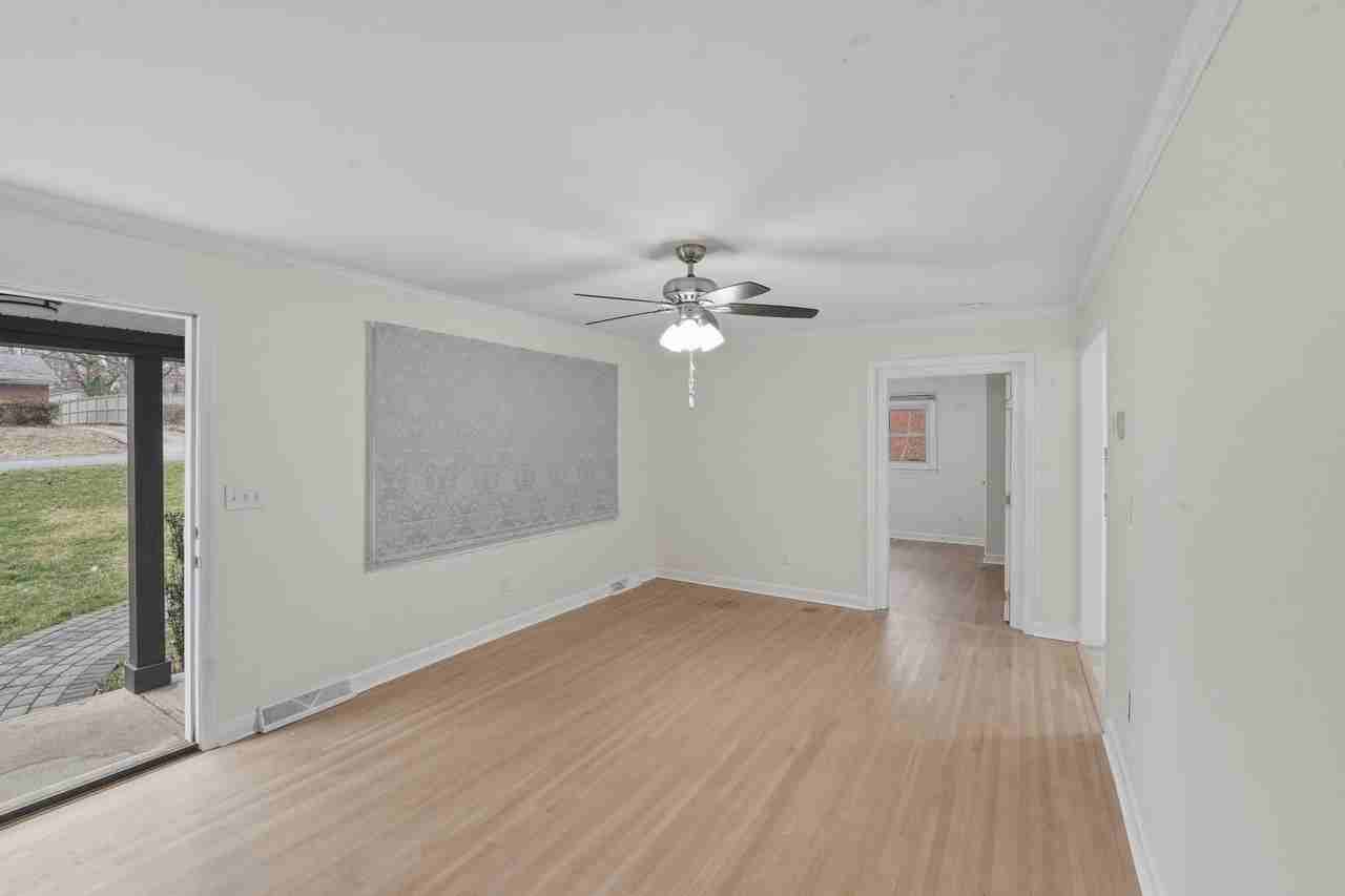 4212 Hammett St - Photo 7 of 25