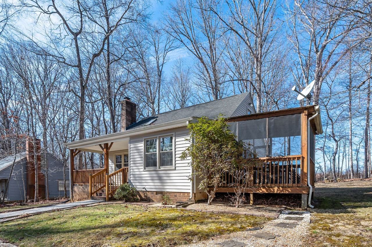 303 Homestead Dr - Photo 3 of 33