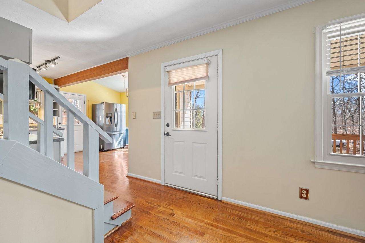 303 Homestead Dr - Photo 6 of 33