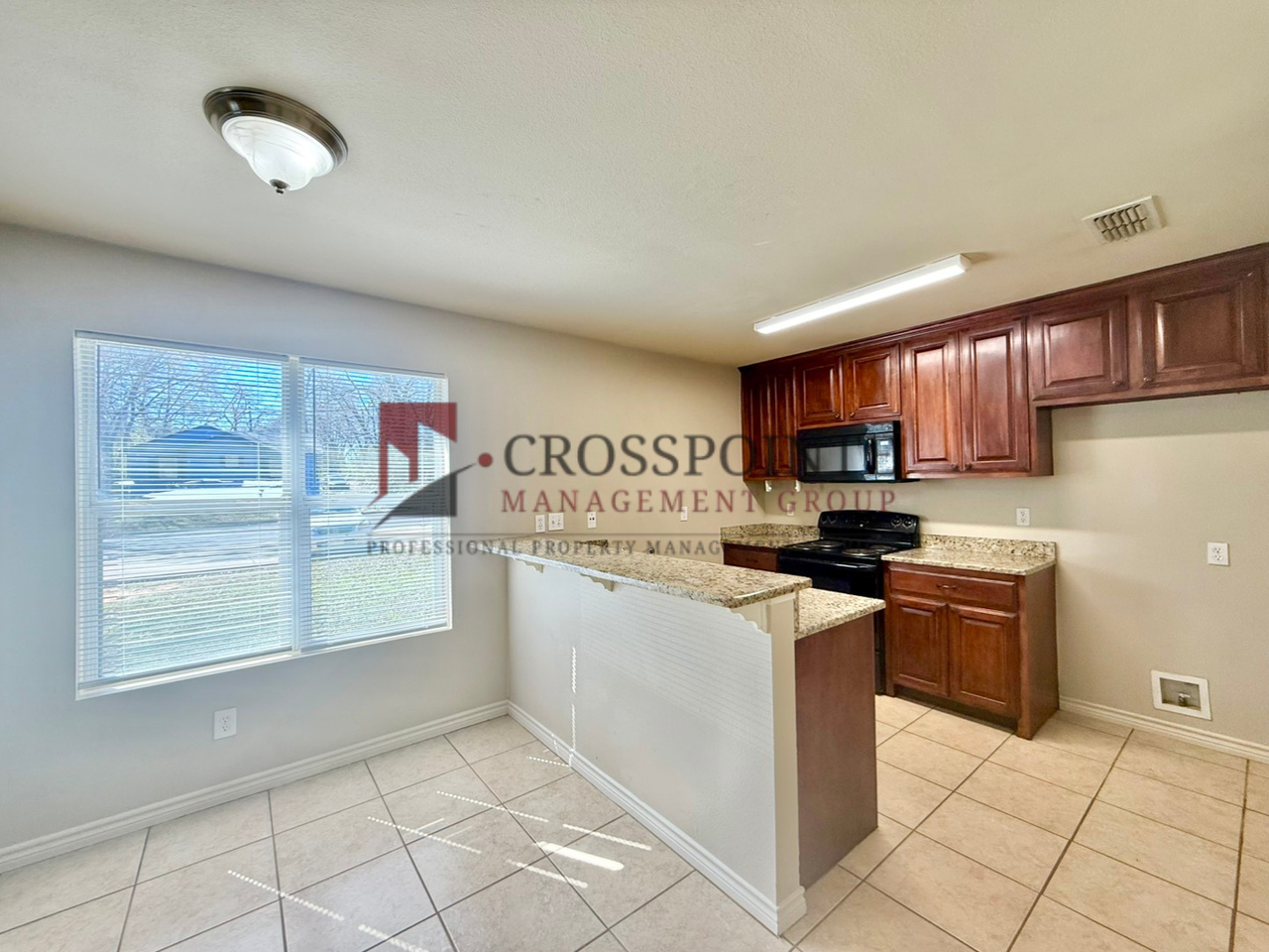 825 W 25th St - Photo 5 of 16