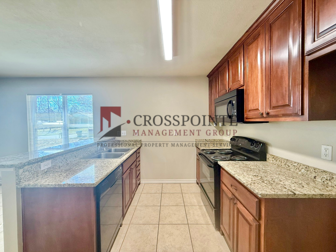 825 W 25th St - Photo 6 of 16