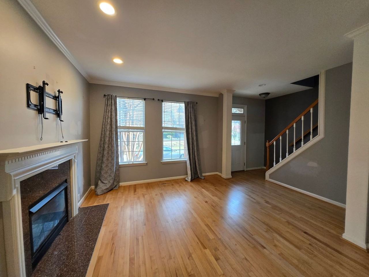 929 Weninger Cir - Photo 5 of 31