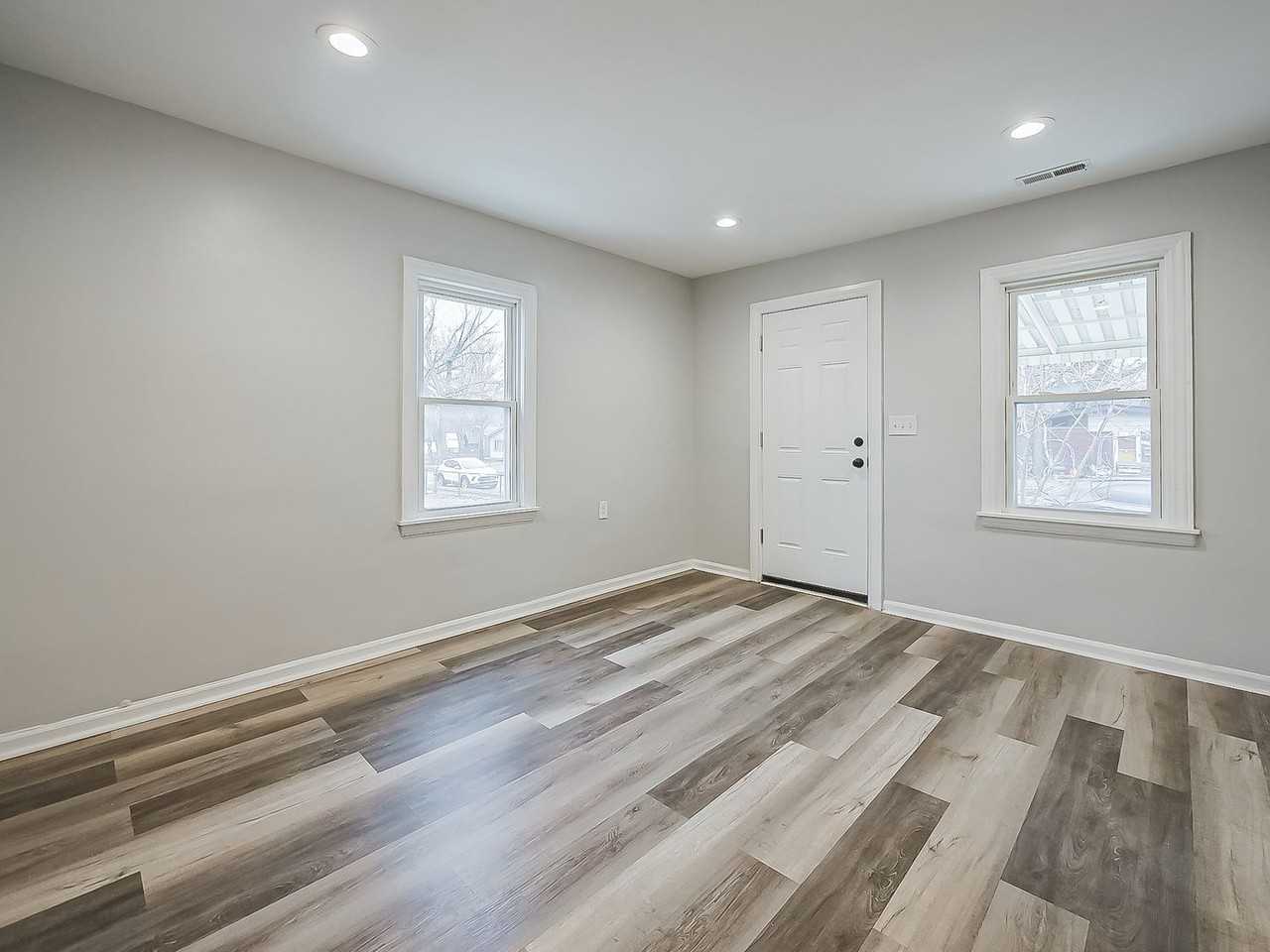 23352 Powell Ave - Photo 2 of 27