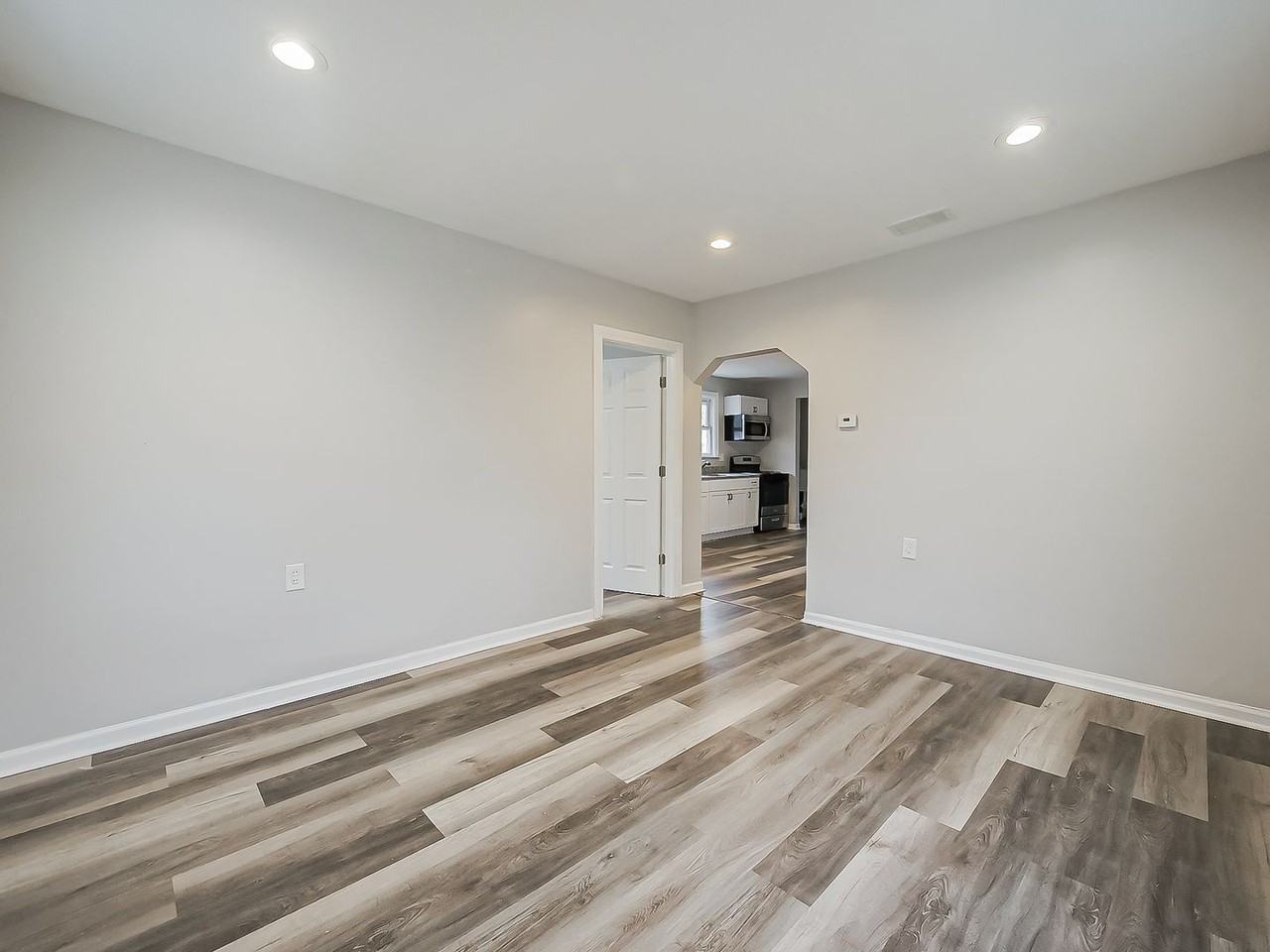 23352 Powell Ave - Photo 4 of 27