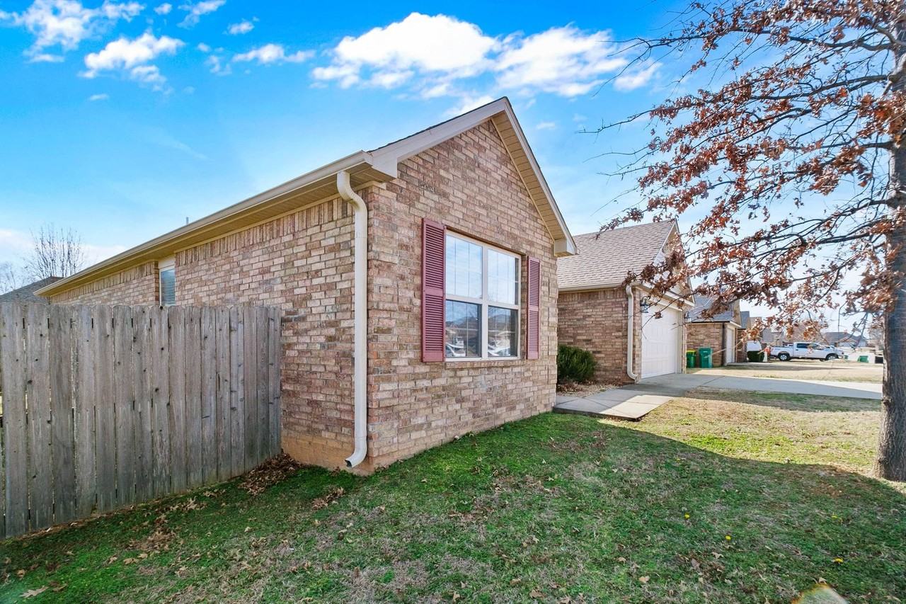 531 Spur Ln - Photo 2 of 29