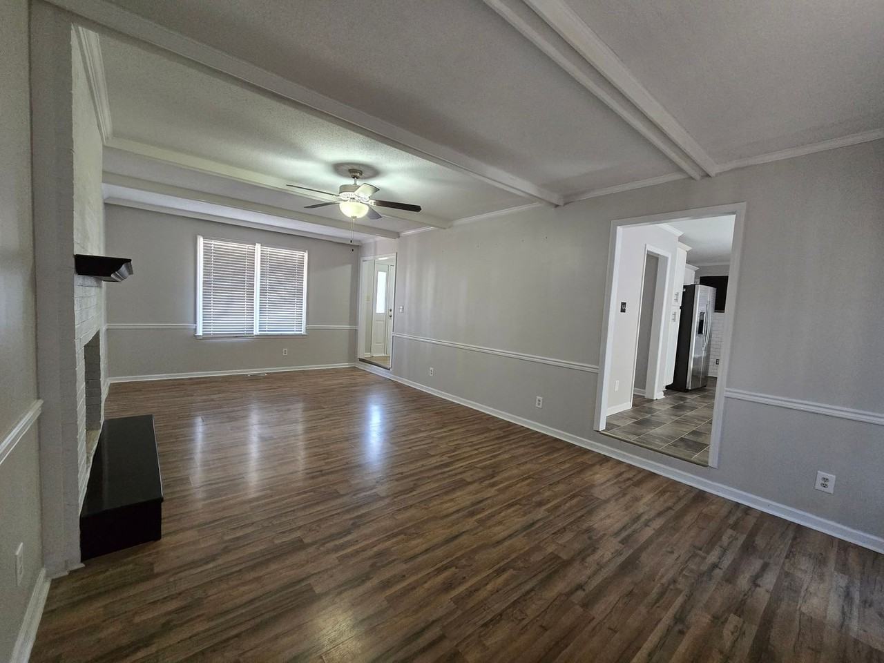 6172 Lakeway Dr - Photo 5 of 31