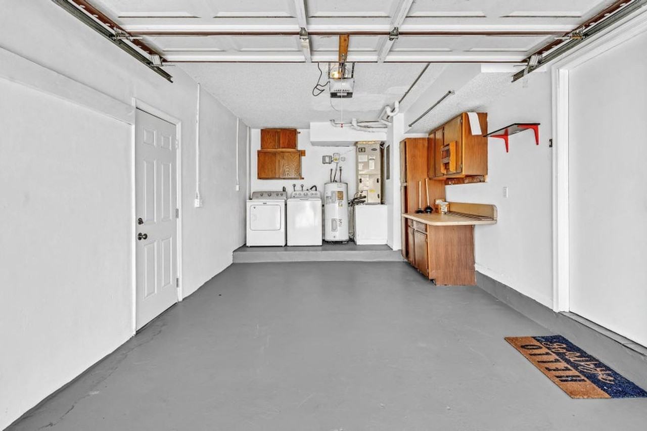 2438 Southridge Rd - Photo 3 of 50