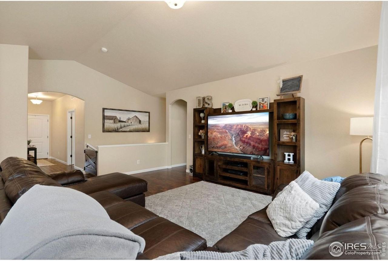 763 Settlers Dr - Photo 5 of 21