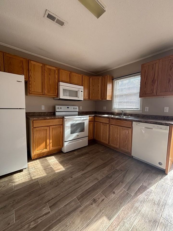 410 Old Central Rd #4 - Photo 3 of 17