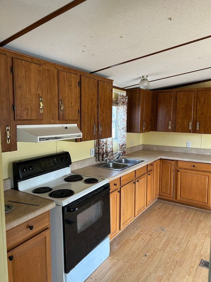 1066 Reynolds Pond Rd - Photo 2 of 7