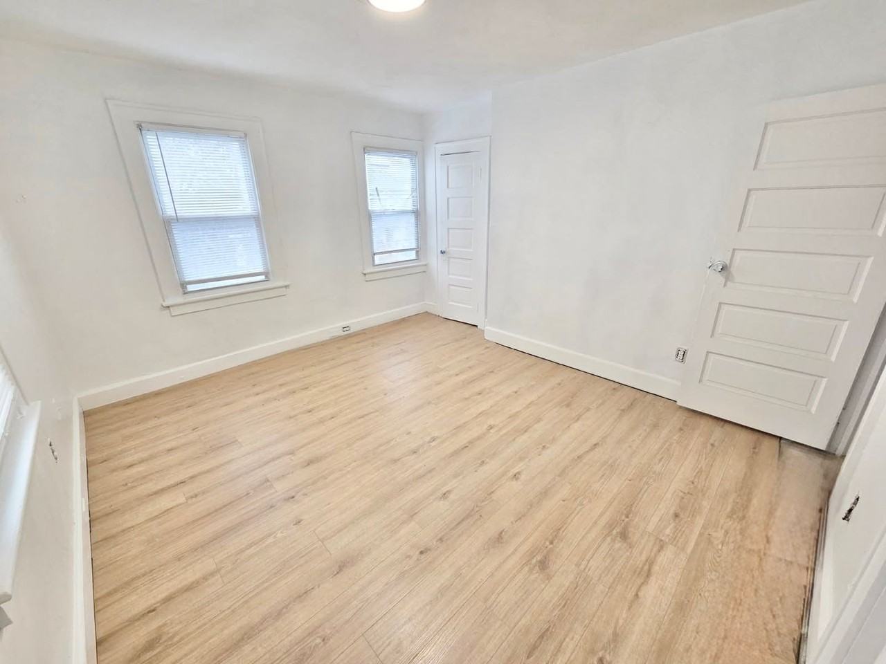 829 43rd St - Photo 2 of 10