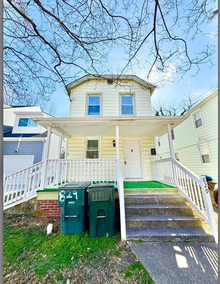 829 43rd St - Photo 4 of 10