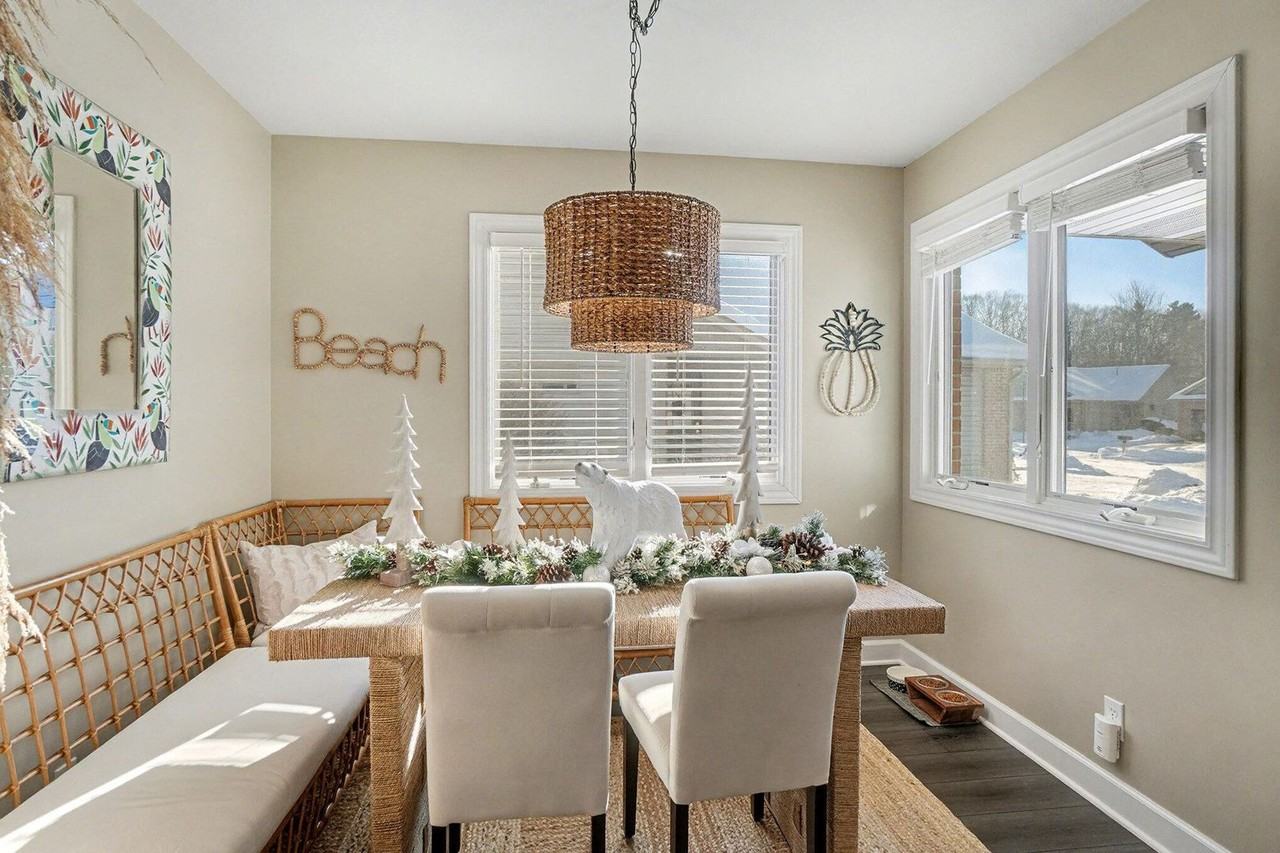 17574 Park Place Cir - Photo 4 of 32