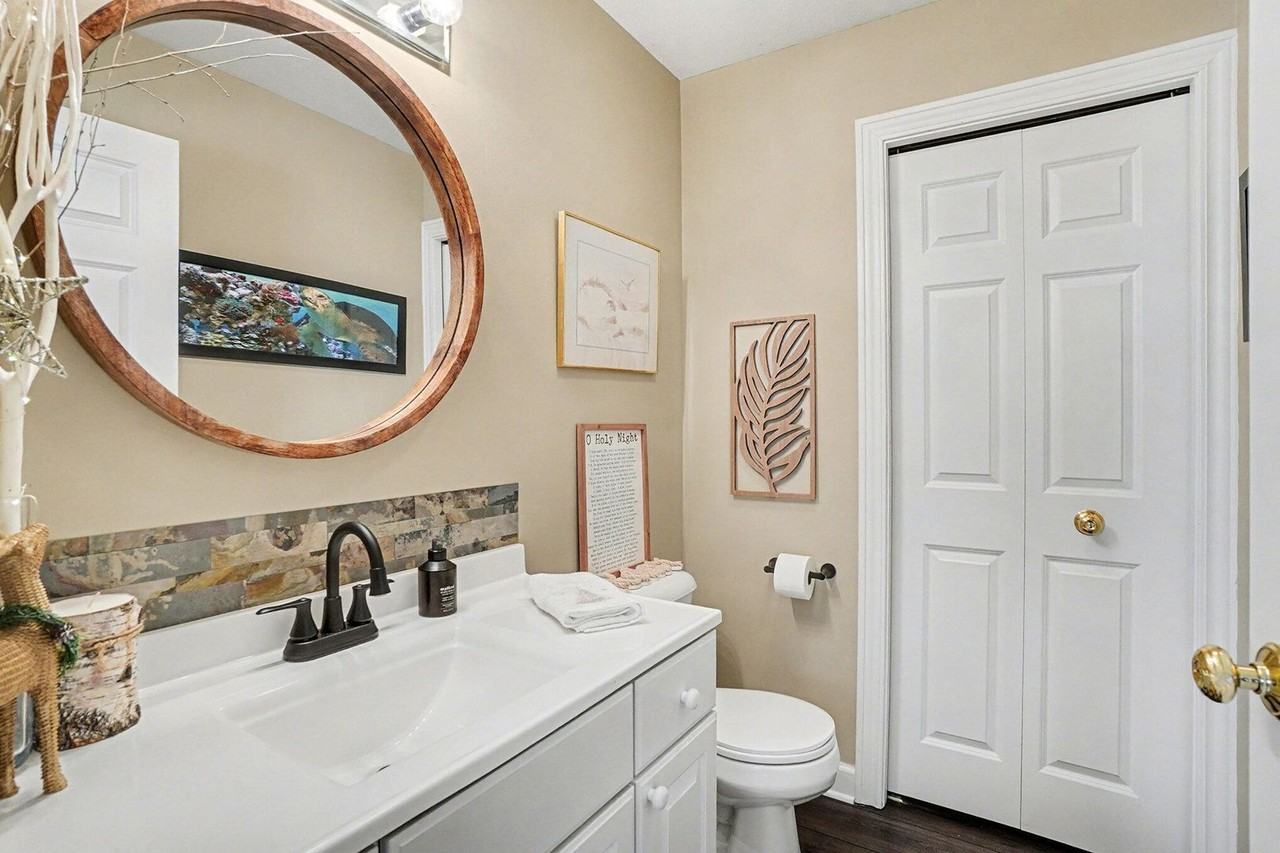 17574 Park Place Cir - Photo 5 of 32