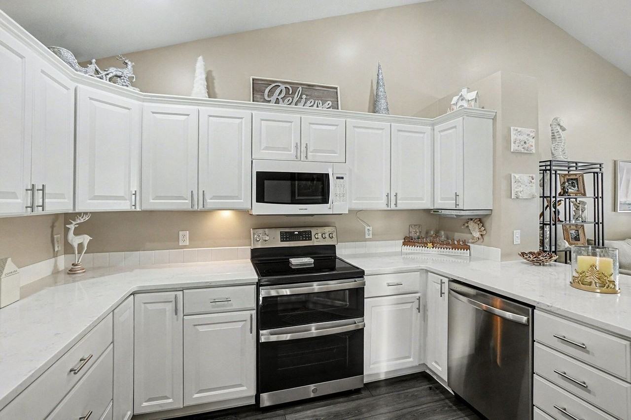 17574 Park Place Cir - Photo 6 of 32