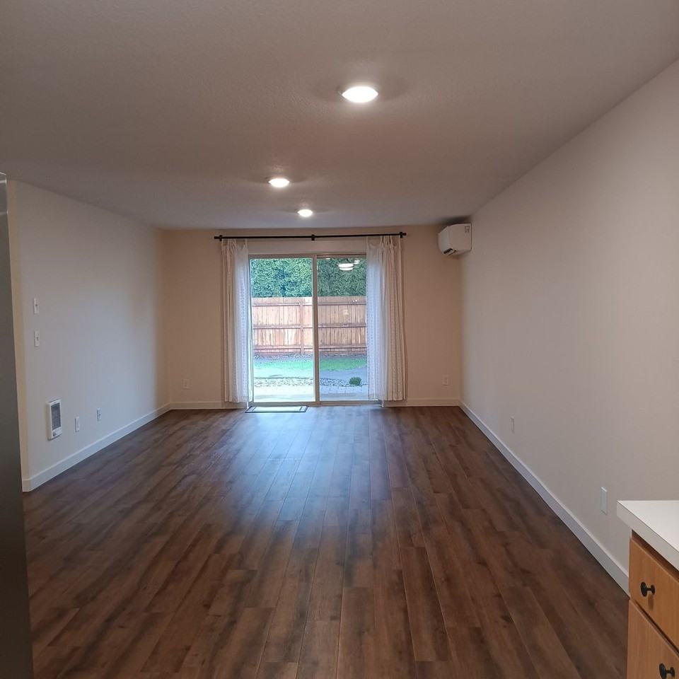 588 Sunset Ave N - Photo 4 of 32