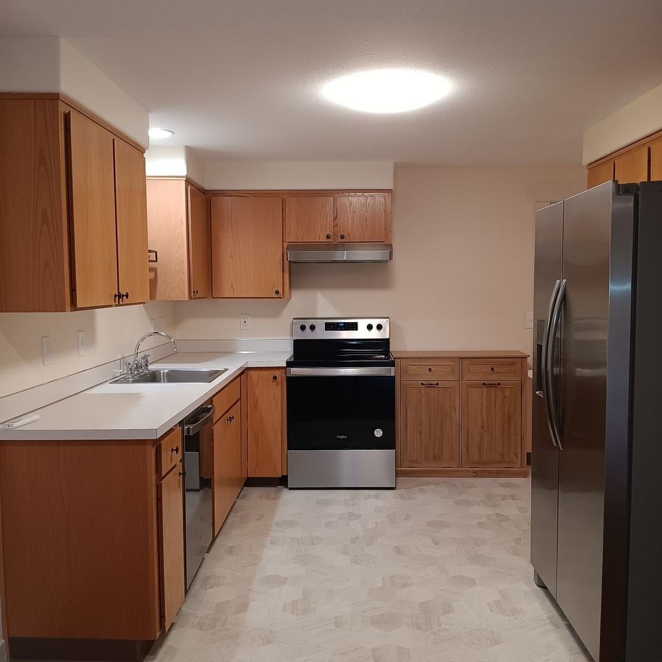 588 Sunset Ave N - Photo 5 of 32