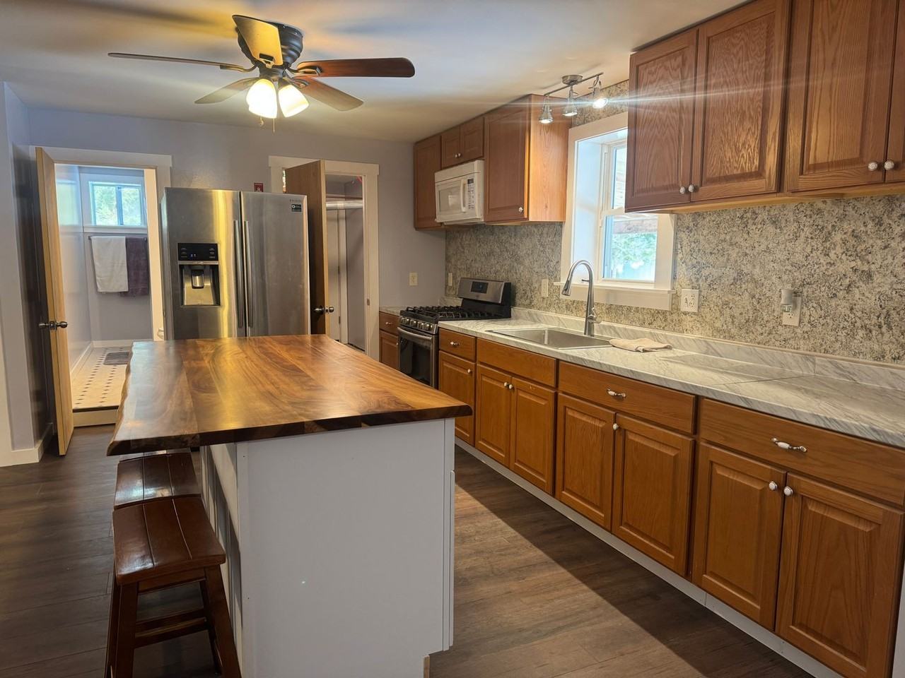 319 319 Victory Drive - Photo 2 of 10