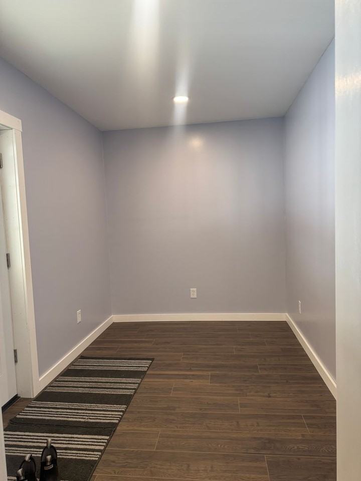 319 319 Victory Drive - Photo 4 of 10