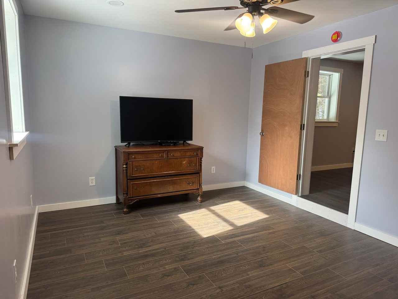 319 319 Victory Drive - Photo 5 of 10