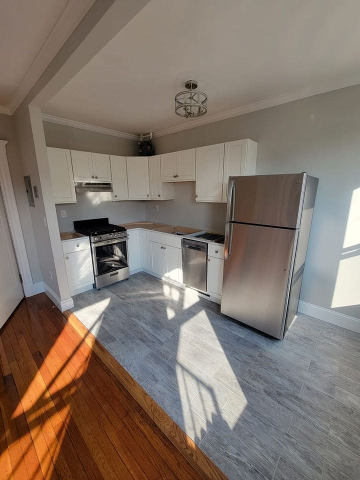 125 Brainerd Rd - Photo 2 of 12