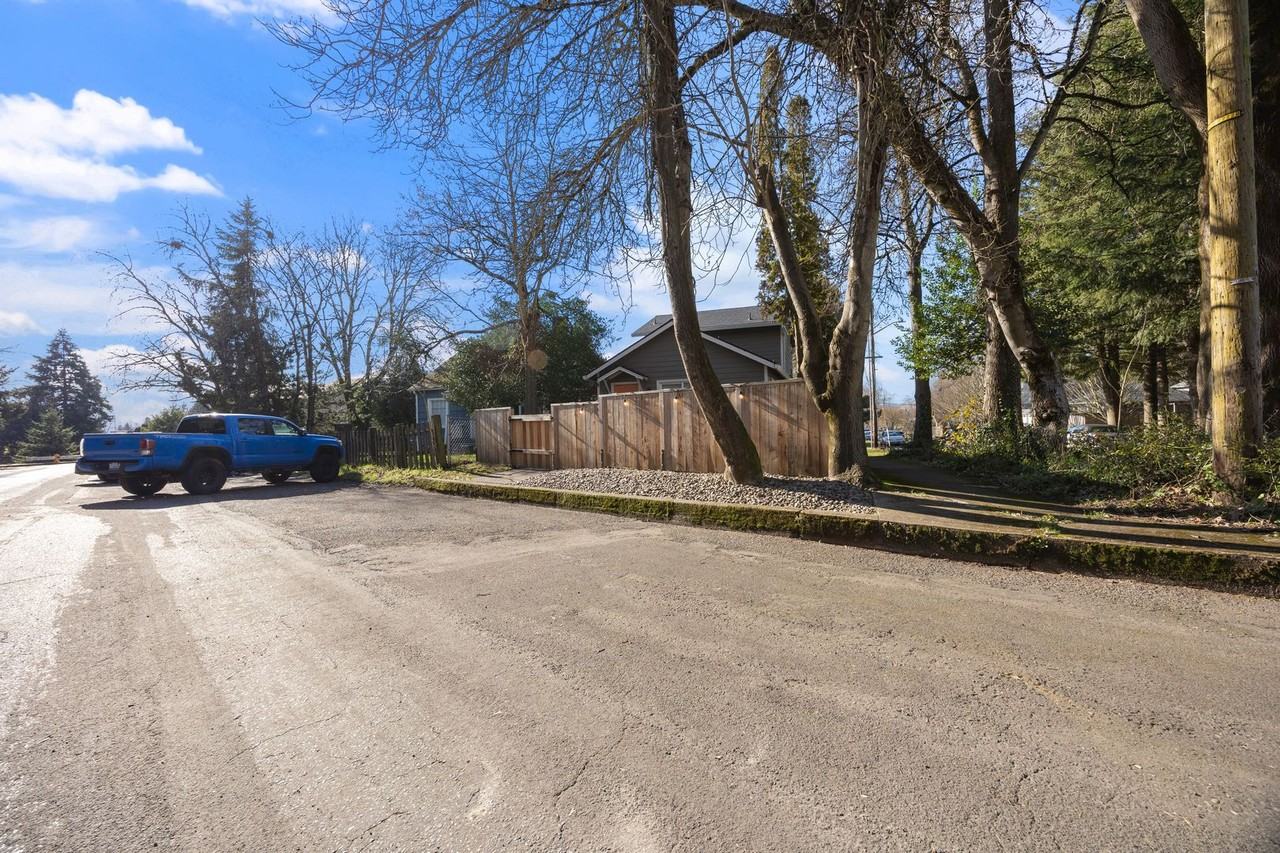 1814 W Reserve St - Photo 2 of 37