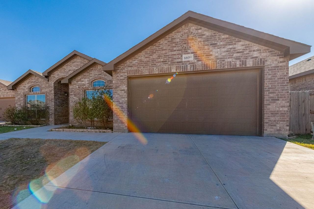 6609 Victory Pkwy - Photo 3 of 22