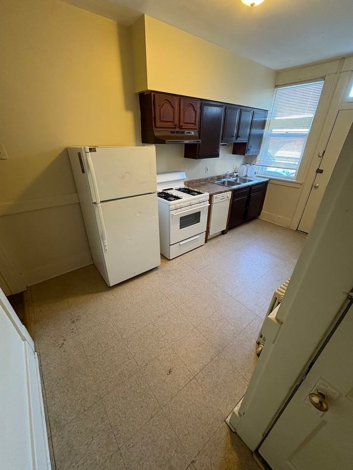 1663 Montpelier Ave - Photo 4 of 8