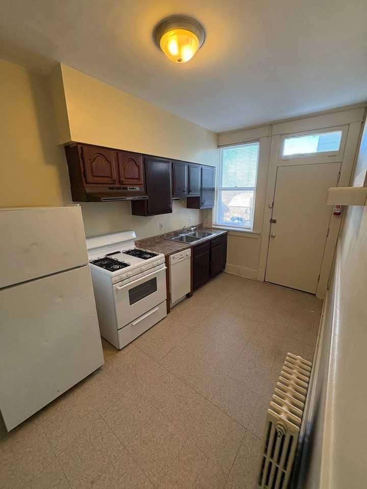 1663 Montpelier Ave - Photo 7 of 8