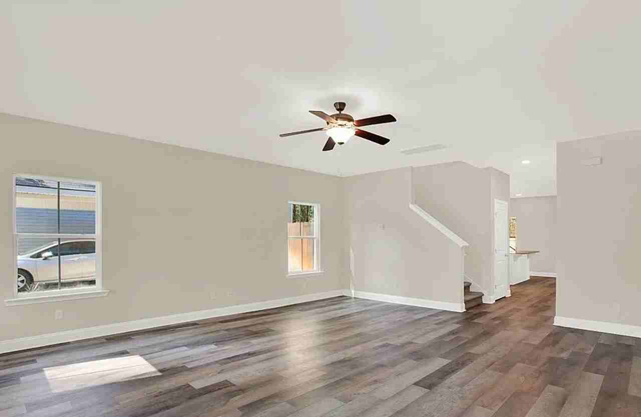 330 Carter St - Photo 2 of 15