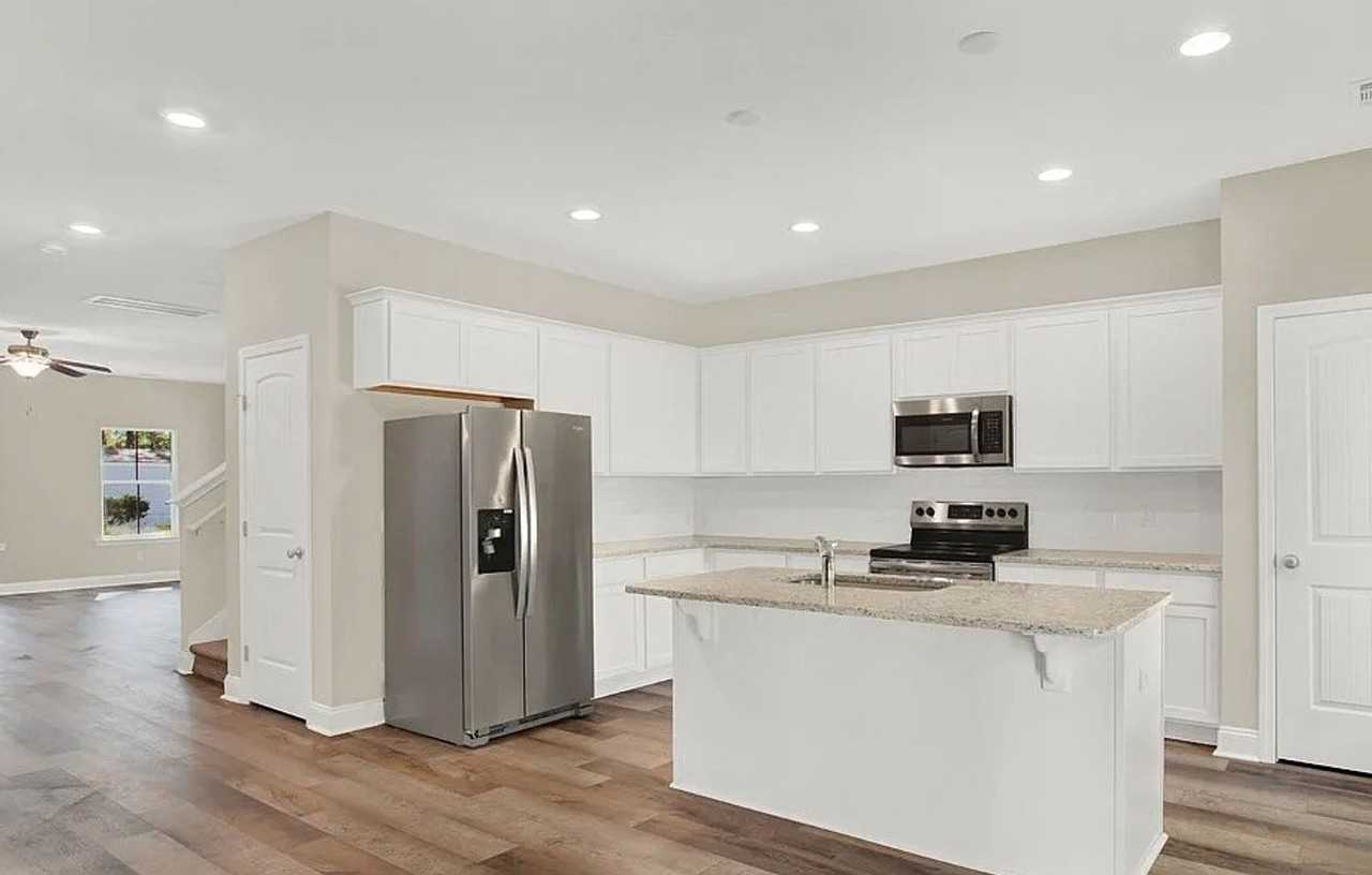 330 Carter St - Photo 4 of 15