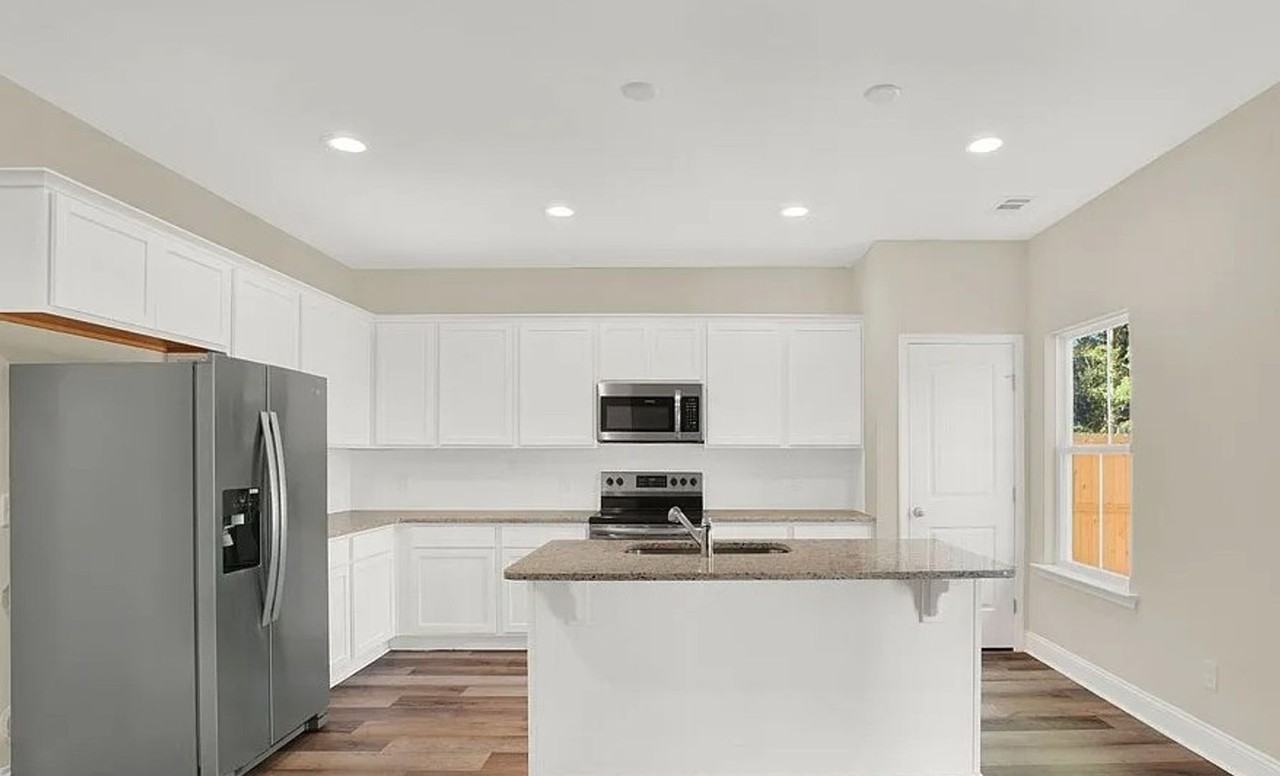 330 Carter St - Photo 5 of 15