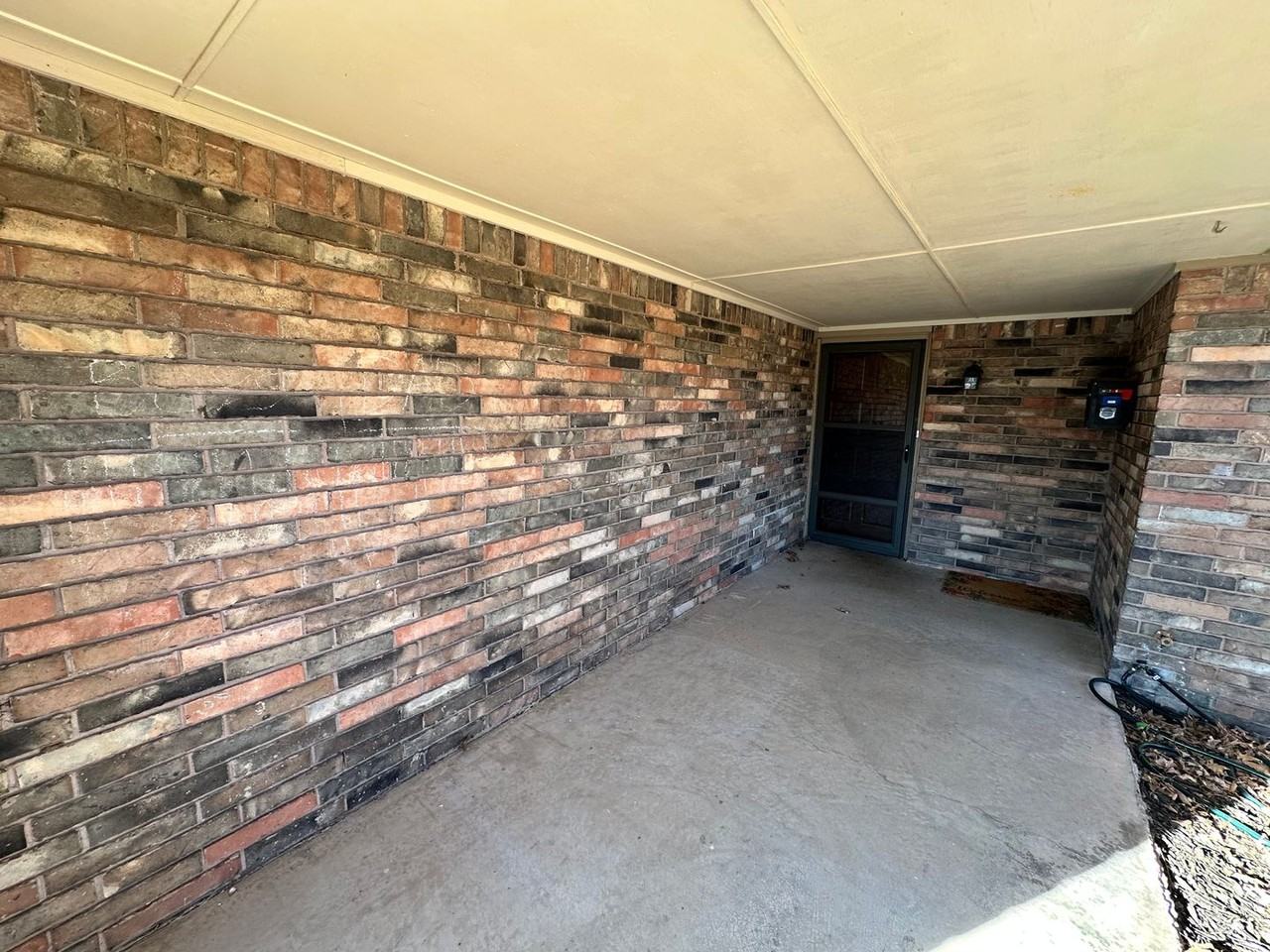 1615 Camelot Dr - Photo 2 of 33