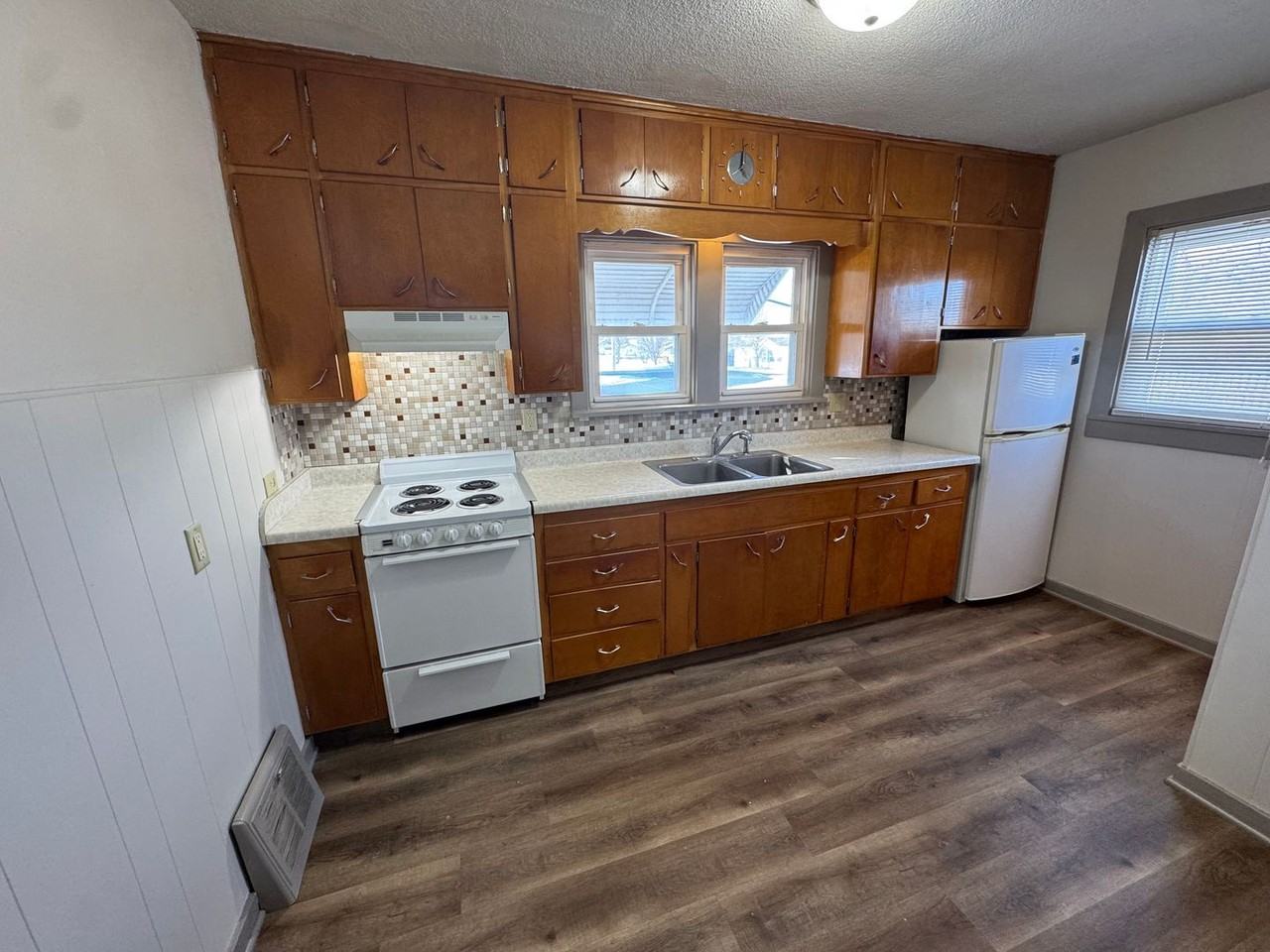 700 S 22nd St - Photo 2 of 7