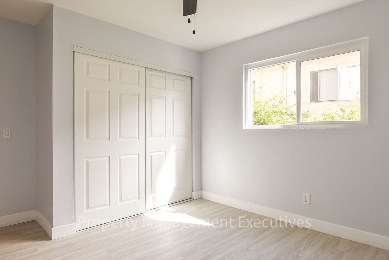 1117 Helix St #B - Photo 6 of 9