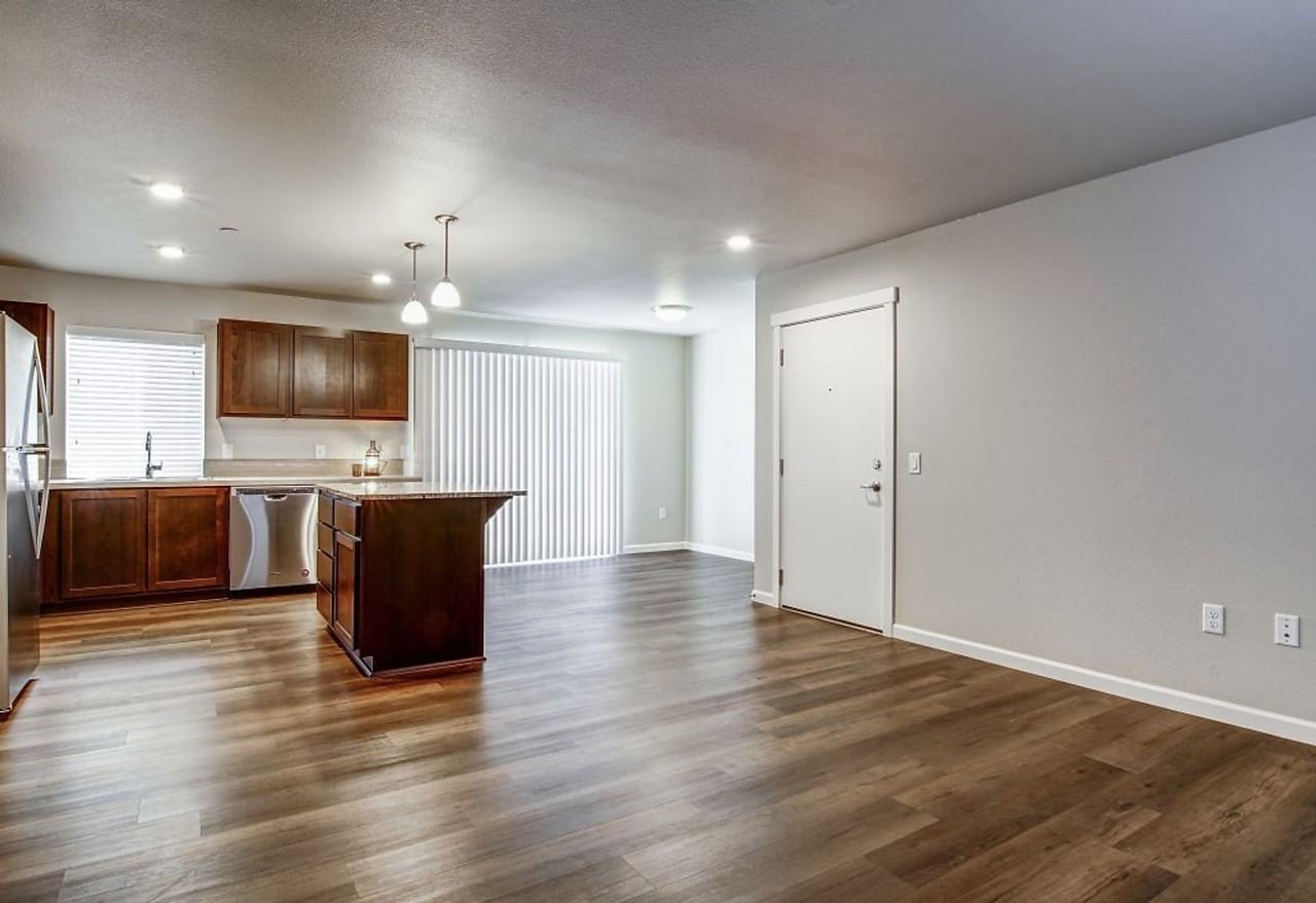 14615 NE Rose Parkway - Photo 4 of 48