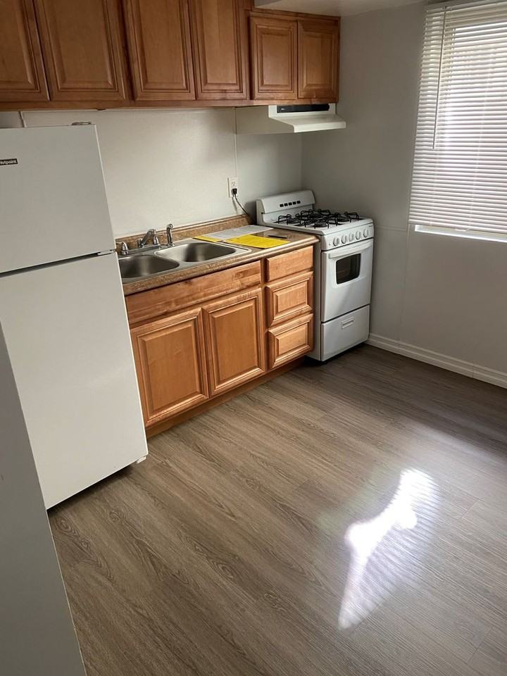 covina manor - Photo 5 of 13