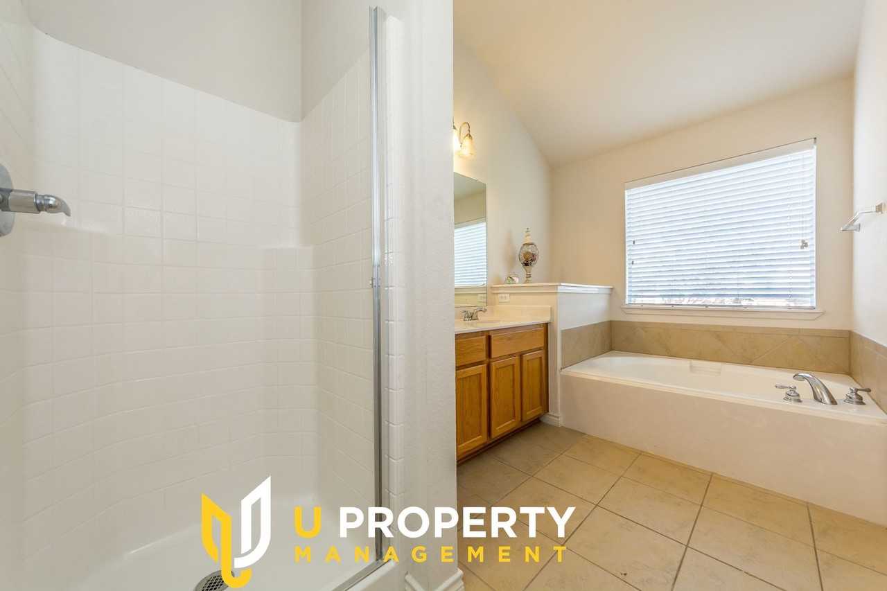 5425 Summit View Dr - Photo 6 of 30