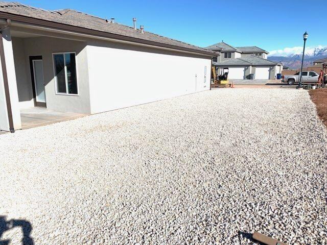 3322 E Holly Dr - Photo 2 of 14