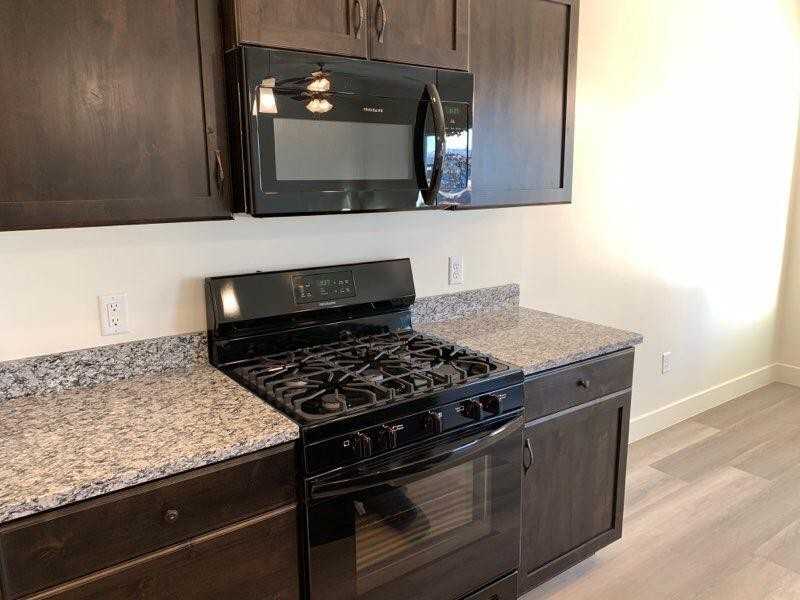 3322 E Holly Dr - Photo 4 of 14