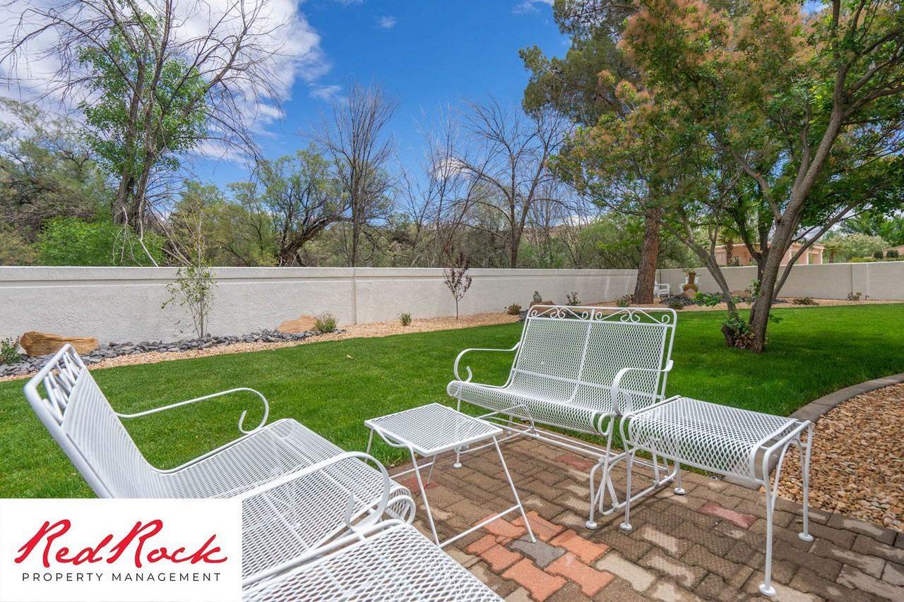 1861 Point Dr - Photo 6 of 37