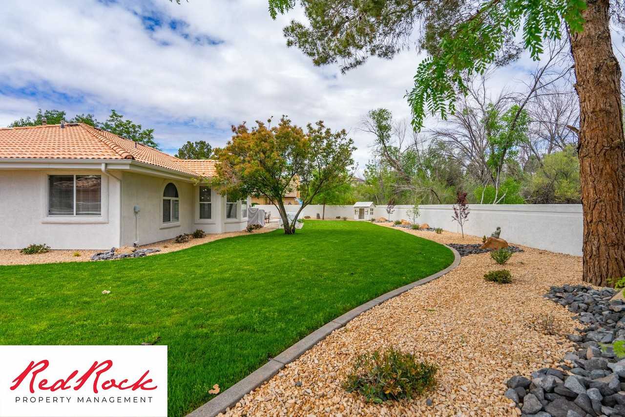 1861 Point Dr - Photo 3 of 37