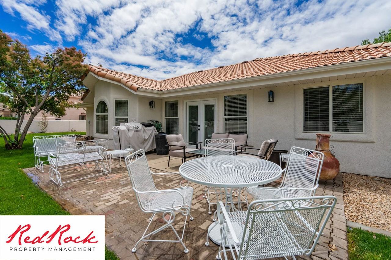 1861 Point Dr - Photo 4 of 37