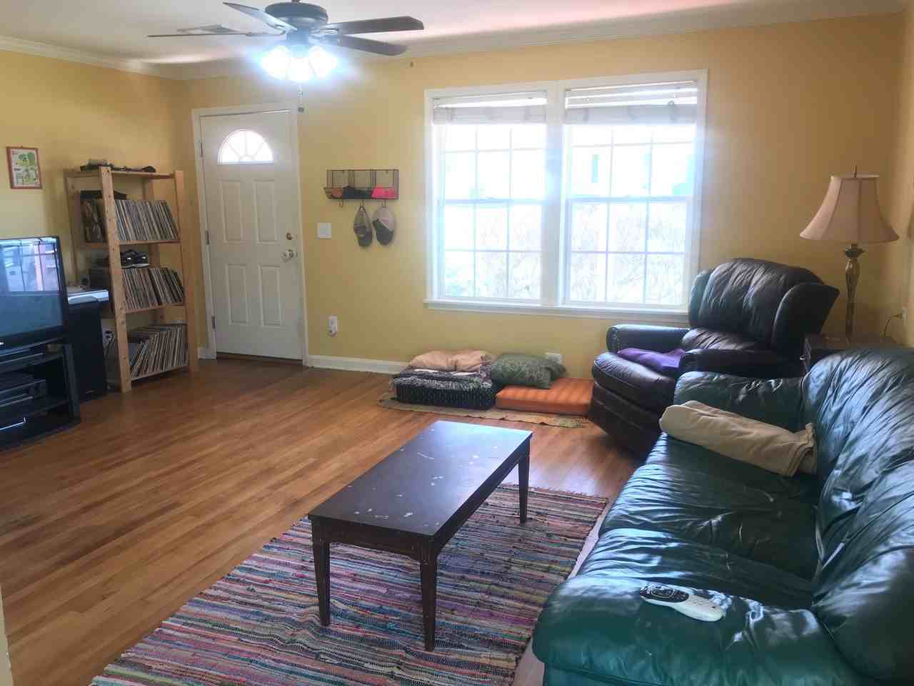 306 19th St - Photo 4 of 20