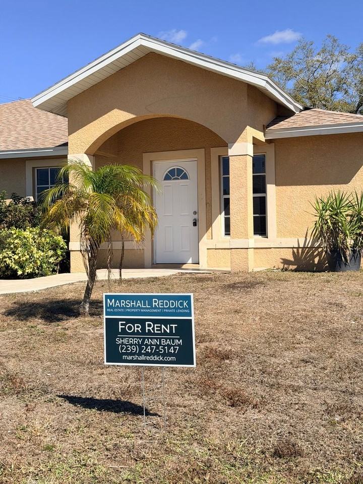 703 Jack Ave S - Photo 2 of 24