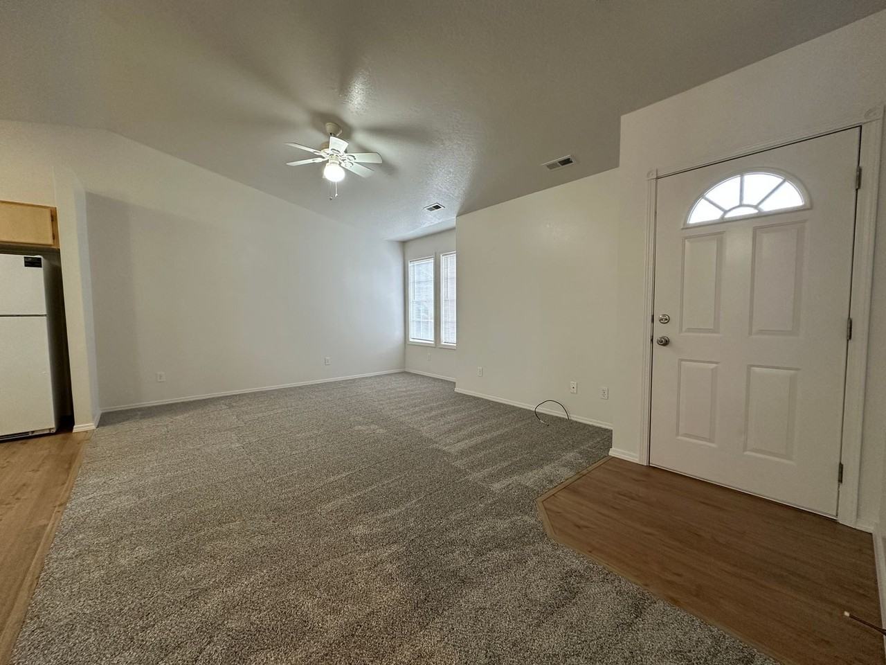 132 N Davis Ct - Photo 3 of 10