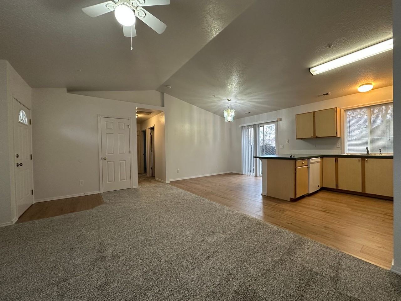 132 N Davis Ct - Photo 4 of 10