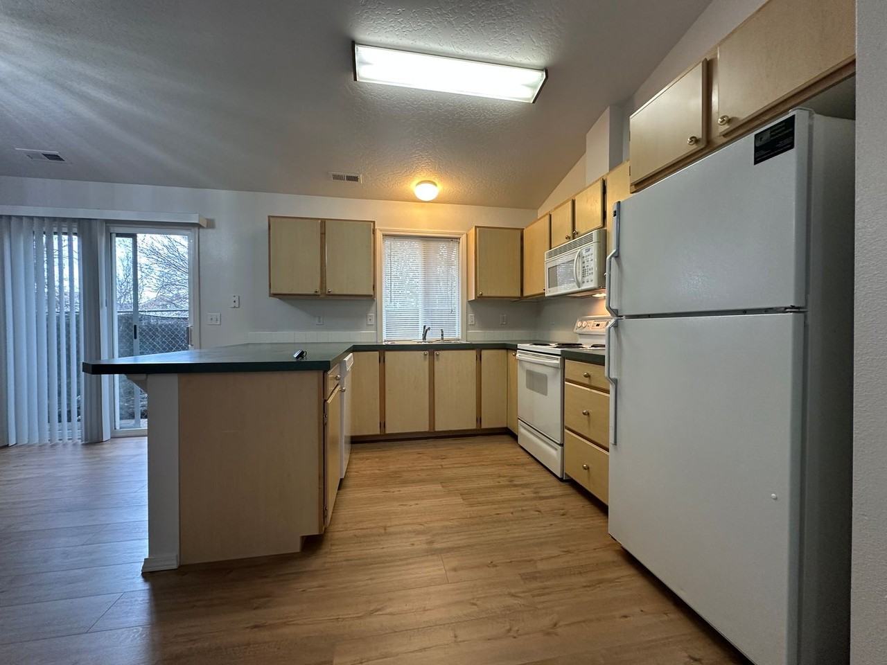 132 N Davis Ct - Photo 5 of 10