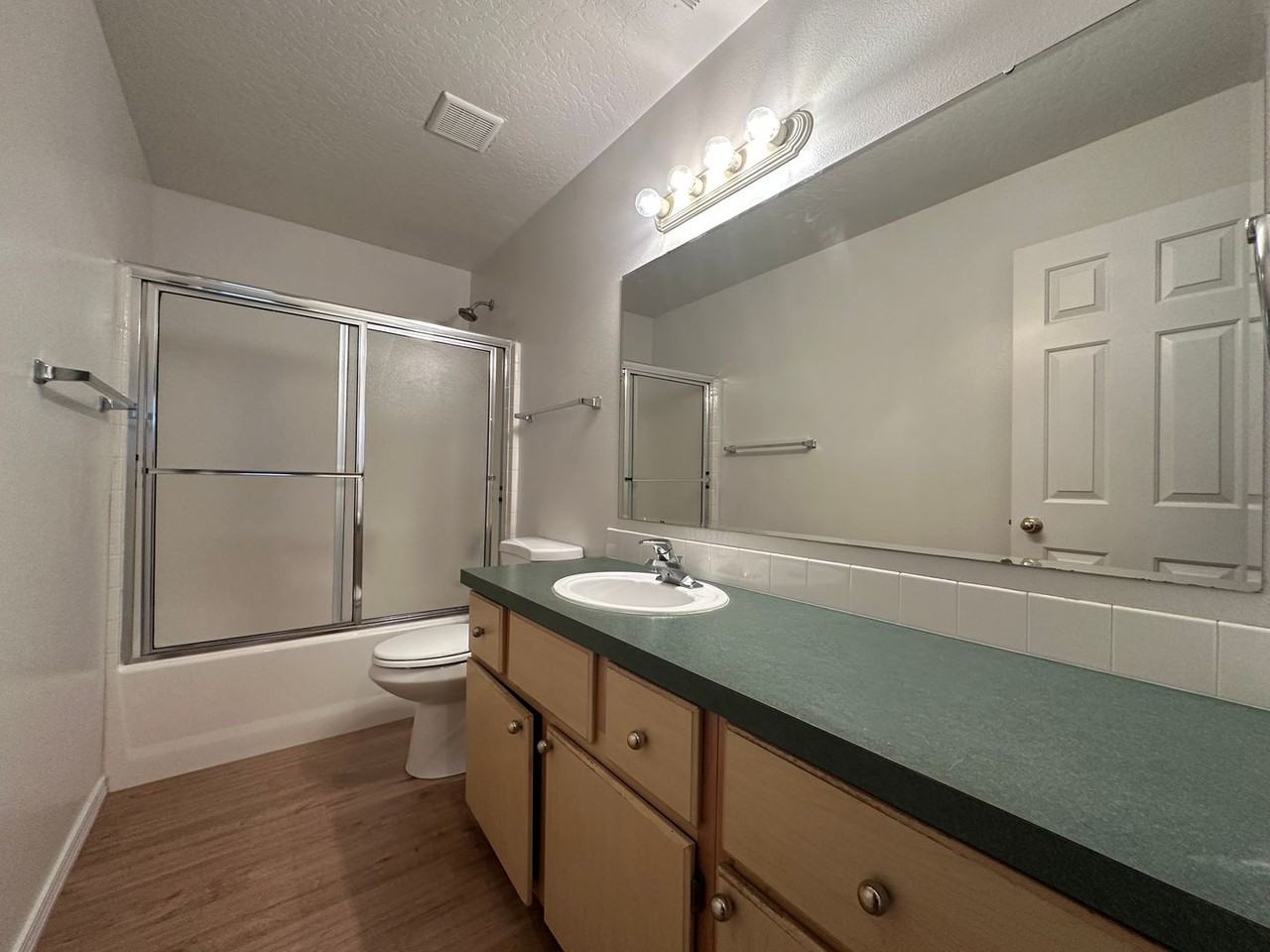 132 N Davis Ct - Photo 7 of 10